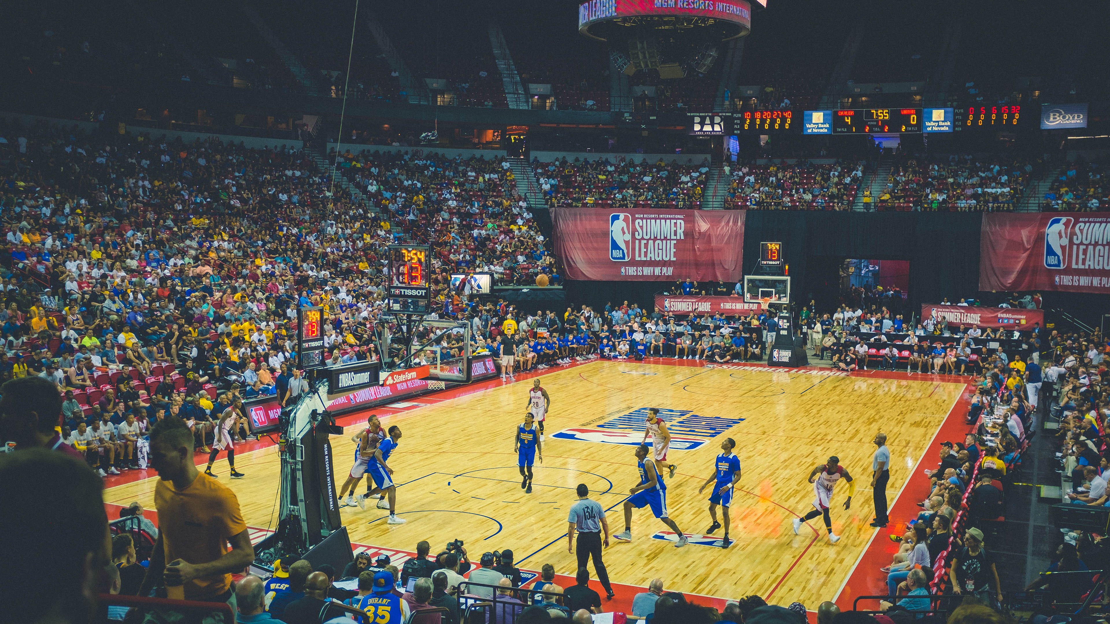 温网2024,阿尔卡拉斯与斯瓦泰克双双夺冠,新生代闪耀全英俱乐部